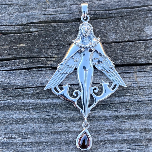 Large Freya Viking Goddess Pendant in .925 Sterling Silver with Garnet drop - Picture 4 of 13